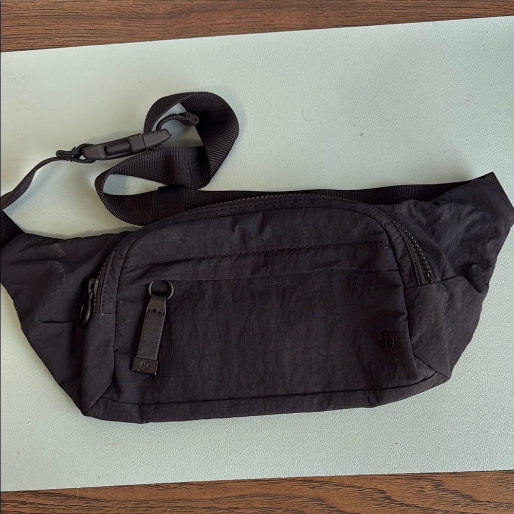 LULULEMON BLACK WAIST BAG